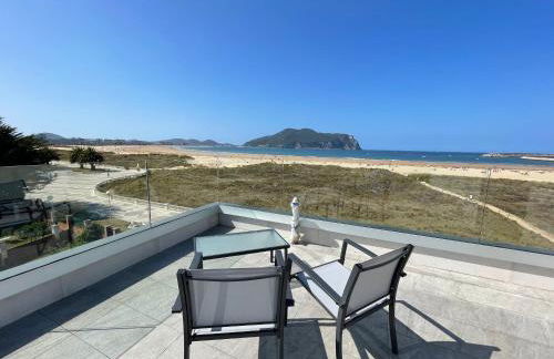 Lujosa casa en primera línea playa increibles vistas mar - Foto 2