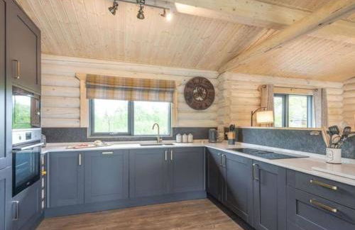 Treetops Luxury Log Cabin - Hot tub, BBQ & Sauna - Foto 10