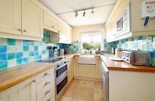 18th Century Thatched Cottage Parking & Garden - Foto 9