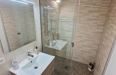 Studio au-dessus des nuages - Parking privé - Foto 13