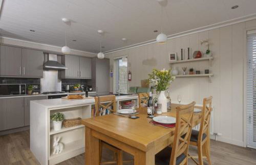 Cedar Lodge, Strawberryfield Park - Photo 25