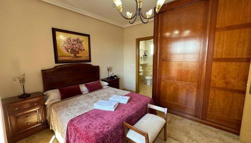 Casa grande de tres plantas con parking gratis - Foto 4, wardrobe