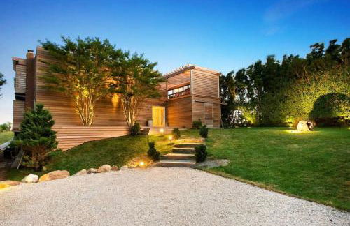 Surfside Villa by Rove Travel - Oceanfront Home with Hot Tub - Foto 1