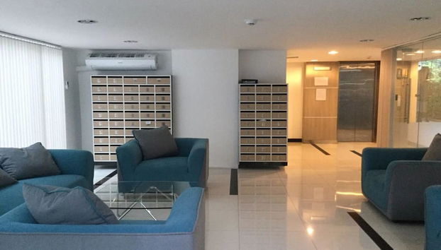 Coin salon dans le hall