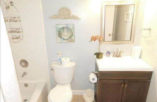 Q16 Comfortable 2 BR, 2 BA second level in Ocean Walk - Foto 22