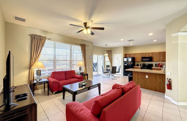 This Amazing 6 Bedroom Property With a Lake View - Foto 16