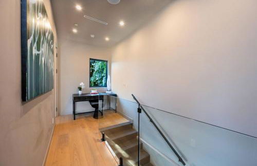 Luxury 6BR Beverly Hills Villa with Pool and Views - Photo 19