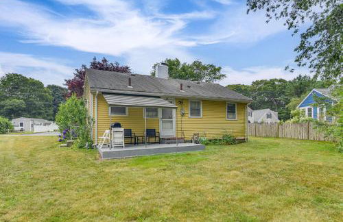 Less Than 2 Mi to Beach Cozy Cottage with Patio on Cape Cod - Photo 9