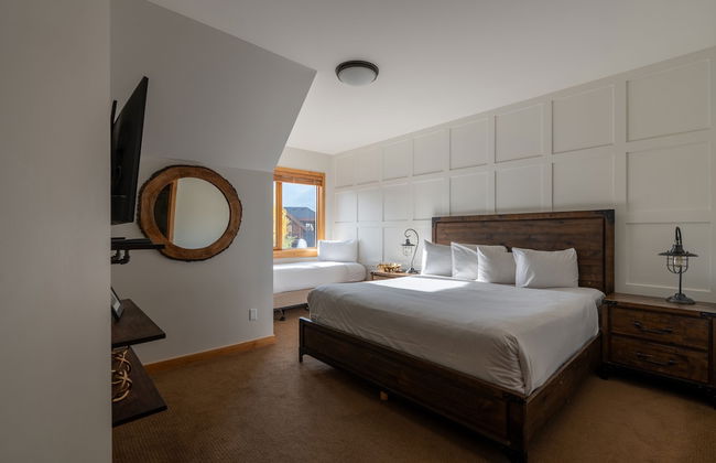 Rundle Cliffs Lodge by Canmore Premier - Photo 3