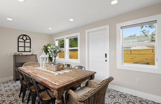 Stylish Luxury Home Near Beach & DT - Foto 18