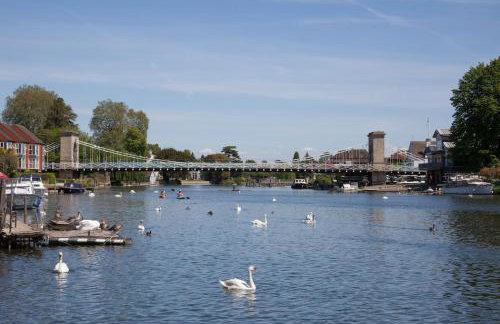 Marlow Family Retreat, Short Stroll into Town - Photo 28