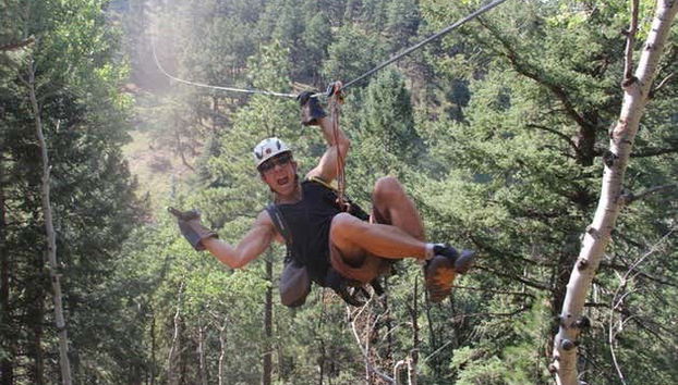 Descente en tyrolienne