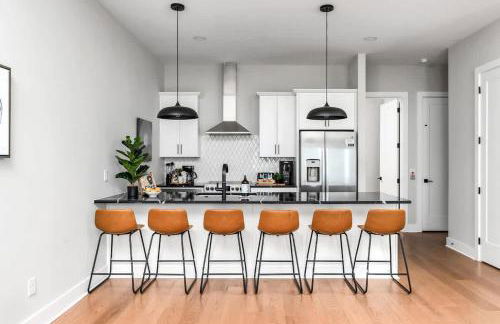 Side-by-Side Homes with Hot Tubs - Sleeps Over 20 Guests - Photo 6