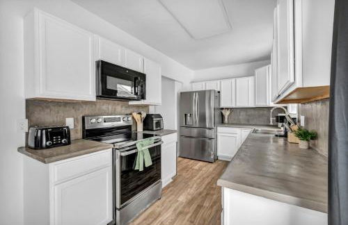 Modern Stylish Urban Haven 4 Bedroom 2 Bath - Dog Friendly - Foto 61