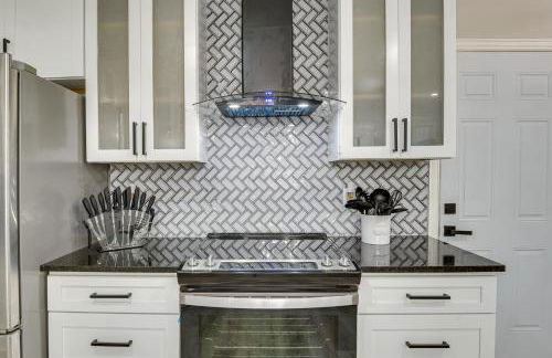 11 Mi to Six Flags! Poolside Oasis in Bedford - Foto 13