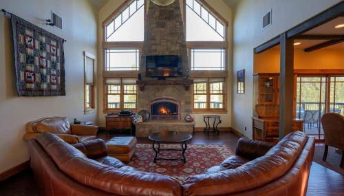 Scenic Mountain Cabin with Creekside Deck & Outdoor Fireplace near North Meadow Creek, Montana - Foto 2