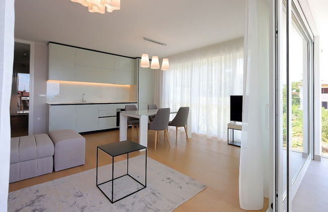 New Apartments with Pool near Beach - Photo 9