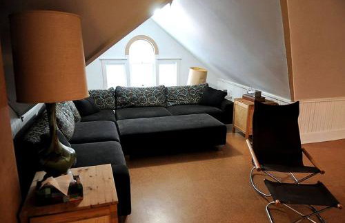 Charmingly Historic Cottage Rental Perfect for Large Groups in Aurora, New York - Foto 17