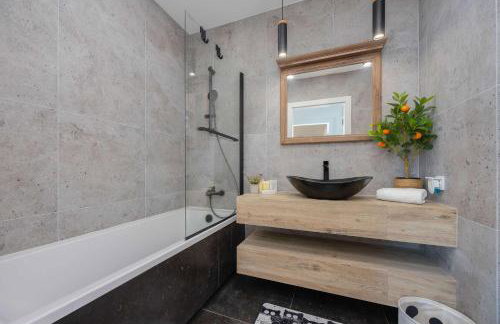 Exceptional Apartment in Warsaw with Parking by Noclegi Renters - Foto 6