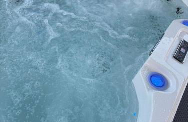 Little Woodlands Chalet with Private Garden & Hot Tub - Foto 60