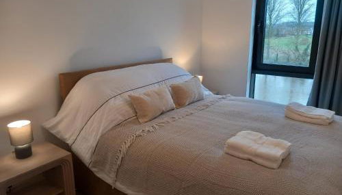 Central Modern and Spacious River view Apartment with parking - Foto 4