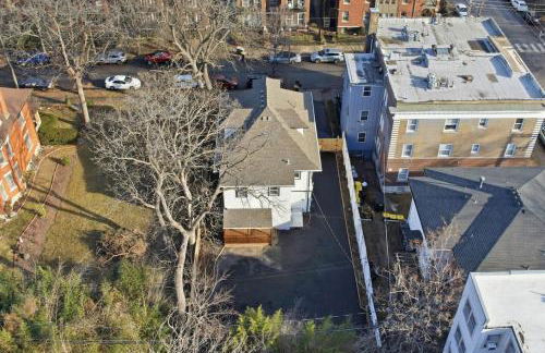 New Modern Updated Secure and Private Home - Foto 67