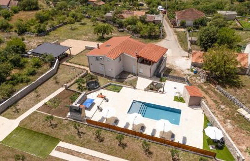 5 Bedroom Amazing Home In Bogatic - Foto 1