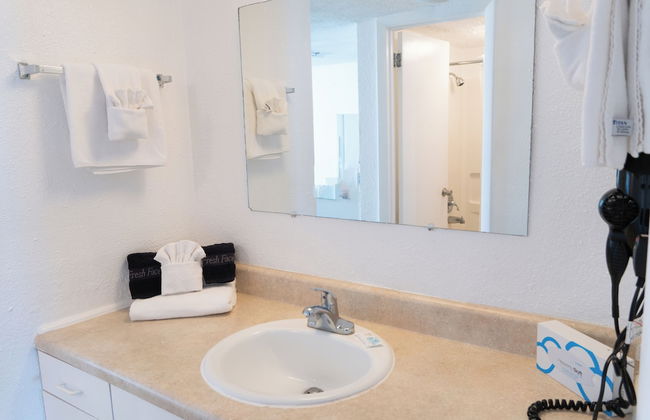 Beach Club at Montego Inn - Photo 32