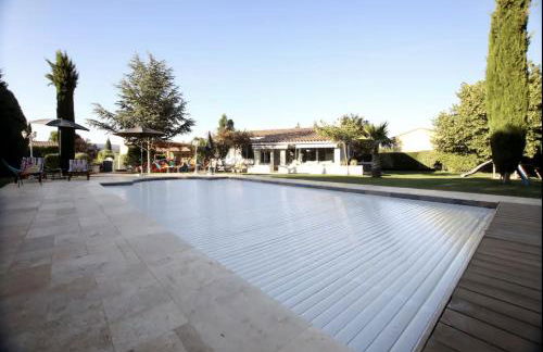 VILLA SAINTE BAUME Piscine Jacuzzi tout confort - Photo 17