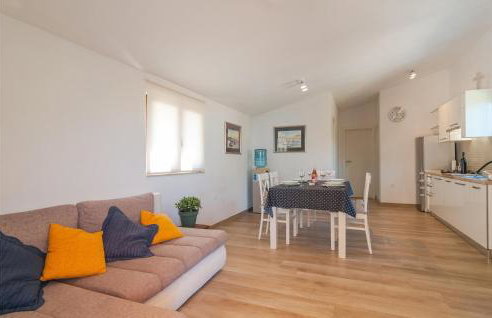 2 Bedroom Awesome Home In Praznica - Foto 6