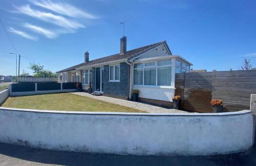 Prestatyn 2-bed Bungalow, Sleeps 5 With Hot Tub - Foto 1