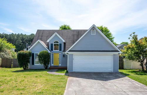 Fully Fenced & Stylish 3BR Near LakePoint Sports - Foto 29