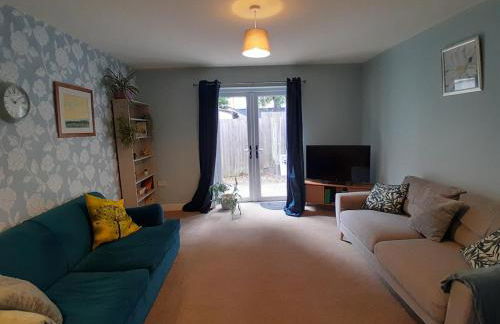 Entire house with gated parking - Photo 12