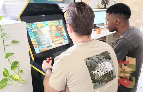 Vacation House! 6BR, FREE Heated Pool, Arcade & Hot Tub - Photo 17