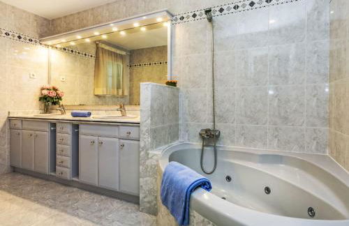 Villa Luxury B by Interhome - Foto 15