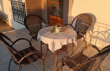 Red Roses-Traditional House - Photo 7