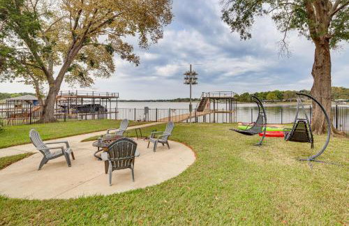 Private Dock and Yard! Modern Getaway in Mabank - Foto 29