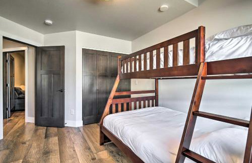 Mendenhall Valley Escape with Furnished Deck! - Foto 30