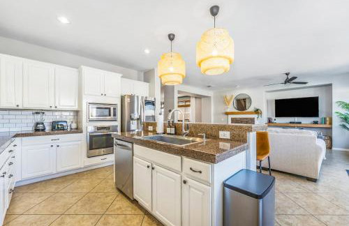 GAMEROOM, King Beds, Movie Projector, Heated Saltwater Pool, Golf and Games! - Foto 32