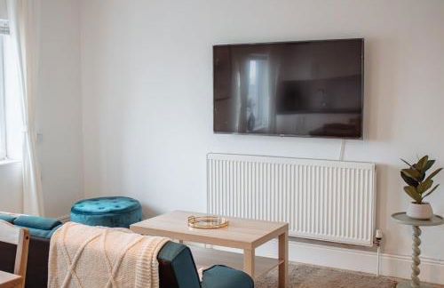 Spacious & Modern 8-Bed Home - Sleeps 13 - Parking - Foto 30