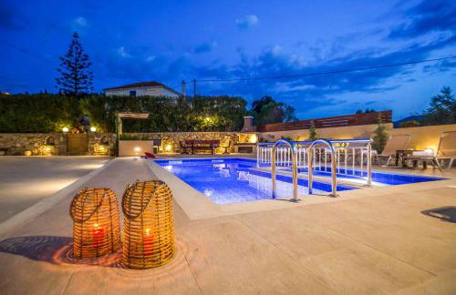 Maggie Alonia - Photo 37