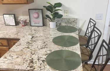 Charming Entire 3 Bedrooms House with AC and Wifi - Foto 20