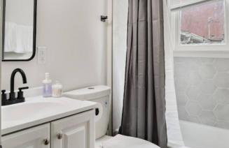 Modern Apt - Downtown Charm - Ideal Location - Foto 17