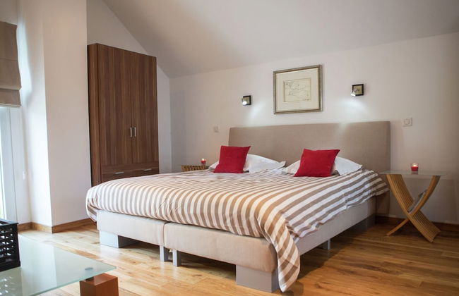 Well Kept House with Fireplace near Forest - Foto 2