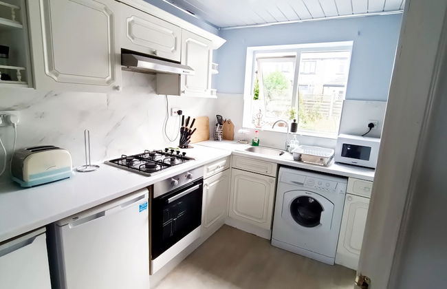 Cozy 3-Bed Family Home with Free Parking - Foto 34