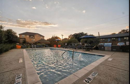 Luxury 2BR Cedr Sprgs area with Parking, Pool, Gym - Foto 10