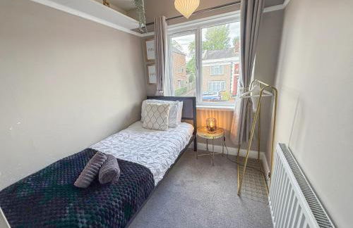 Spacious 3BDR House in New Malden with FREE Parking and Garden near Kingston upon Thames, Wimbledon & Raynes Park by NourNest Apartments - Foto 8