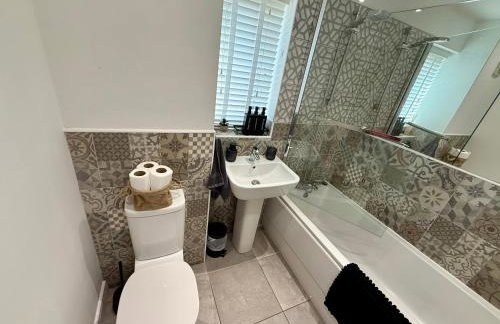 Elysian Escape, modern 5 bedroom house - Photo 16