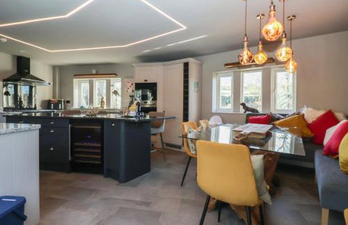 Johns Cottage - Photo 11