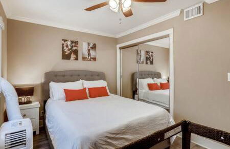 Awesome 3BR 2BTH 1 Block To Beach C2 - Photo 23